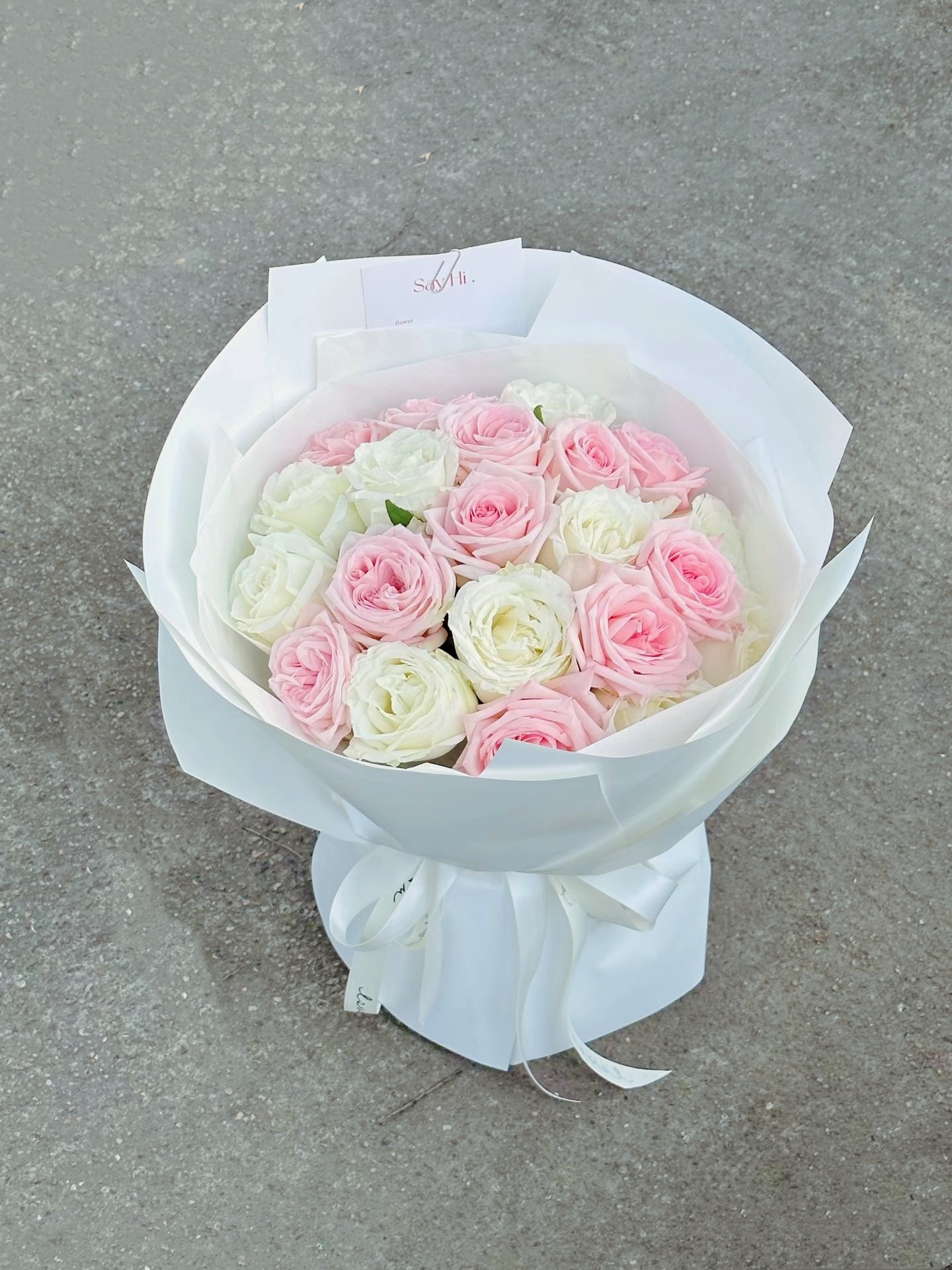 Sweet Sentiments Roses Bouquet - LEO FlOWER
